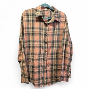 Women’s pink & gray plaid flannel shirt Large
